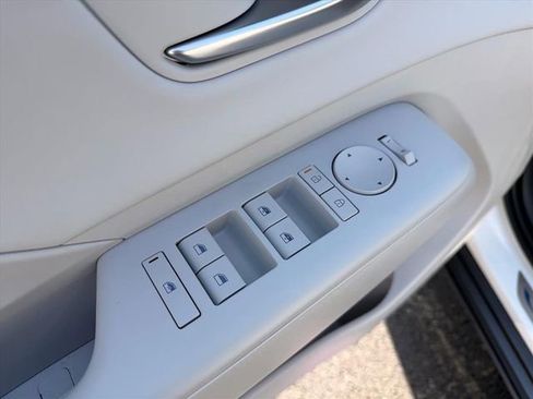 Used 2026 Hyundai Kona SEL Premium FWD image 18
