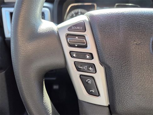 Used 2017 Nissan Titan SV image 36