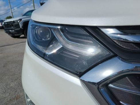 Used 2018 Chevrolet Equinox Premier image 10