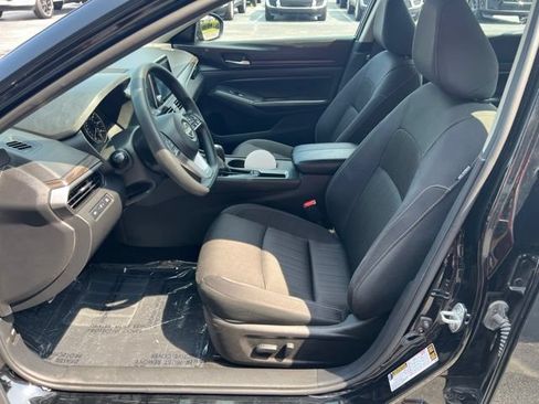 Used 2025 Nissan Altima 2.5 SV FWD image 7