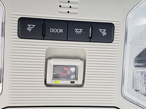 Used 2022 Toyota RAV4 XLE image 25