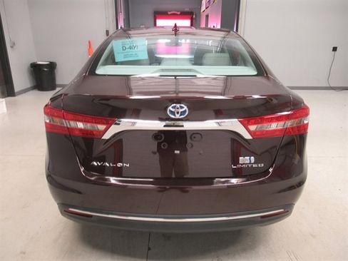 Used 2017 Toyota Avalon Limited image 6