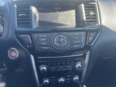 Used 2017 Nissan Pathfinder SV image 17