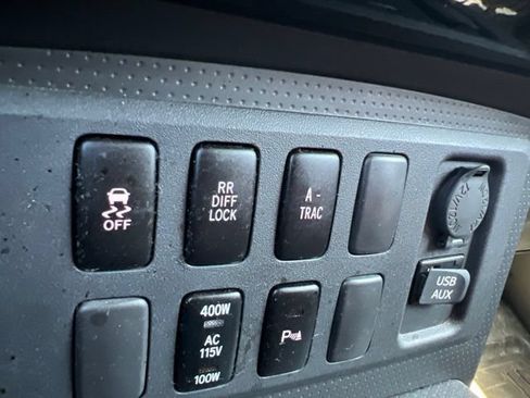 Used 2012 Toyota FJ Cruiser 4WD w/ Upgrade Pkg image 20