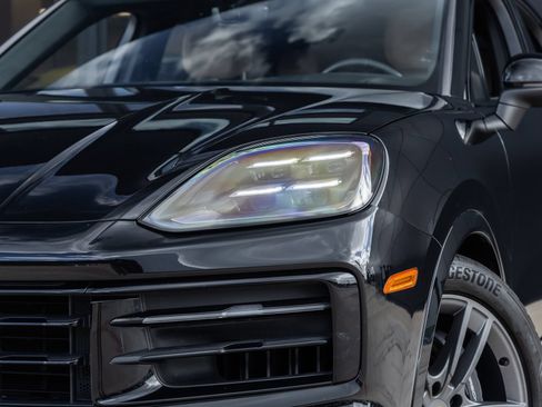 Certified 2024 Porsche Cayenne Coupe AWD/4WD image 16