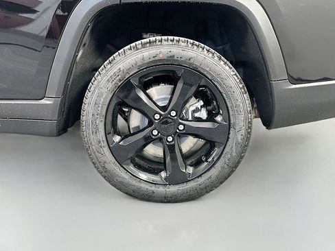 New 2026 Jeep Grand Cherokee L Limited AWD/4WD image 17