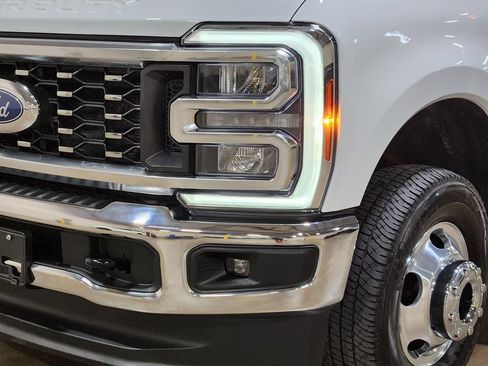 Used 2024 Ford F350 Lariat AWD/4WD image 14