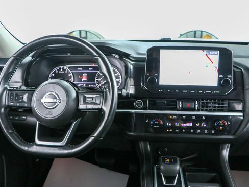 Used 2024 Nissan Pathfinder SL FWD image 17