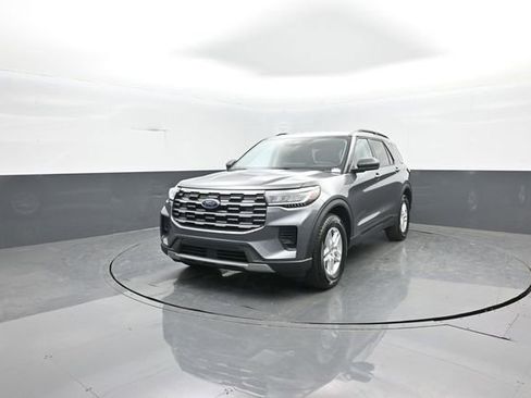 New 2026 Ford Explorer Active RWD image 3
