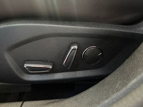 Used 2019 Ford Fusion SE w/ Equipment Group 151A FWD image 19