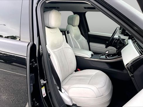 Used 2024 Land Rover Range Rover Sport SE AWD/4WD image 9