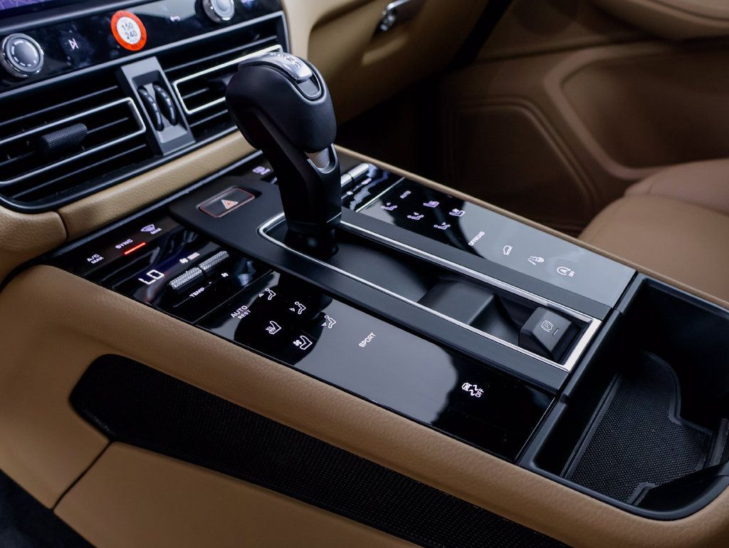 Certified 2026 Porsche Macan AWD/4WD image 14
