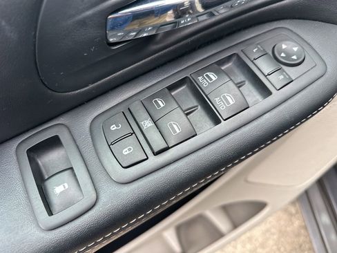Used 2016 Dodge Grand Caravan SXT image 14