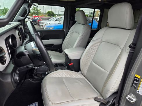 Used 2023 Jeep Wrangler Unlimited Sahara AWD/4WD image 17