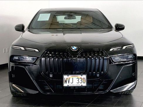 Certified 2023 BMW 740i image 3