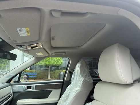 Certified 2024 Hyundai Santa Fe Limited FWD image 9