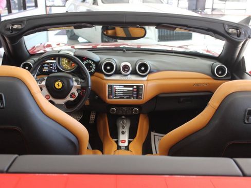 Used 2016 Ferrari California T RWD image 21