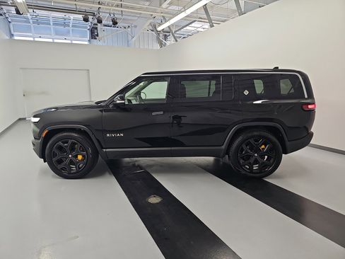 Used 2023 Rivian R1S Adventure image 2