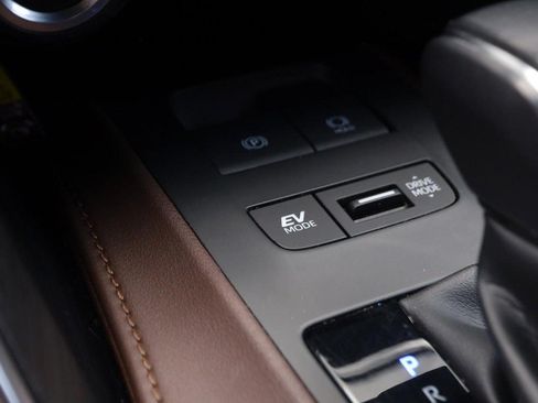 Certified 2023 Toyota Venza XLE AWD/4WD image 20