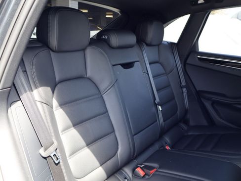 Certified 2025 Porsche Macan AWD/4WD image 23