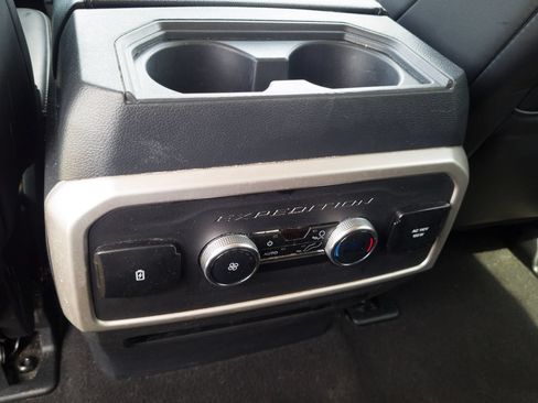Used 2024 Ford Expedition XLT AWD/4WD image 19