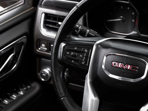 Used 2021 GMC Yukon XL SLT w/ SLT Premium Package image 14