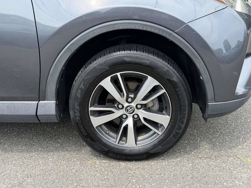 Used 2018 Toyota RAV4 XLE FWD image 11