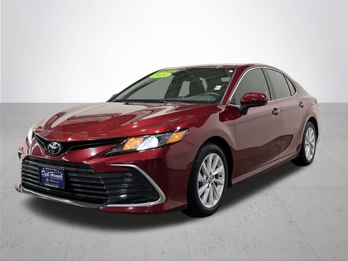 Used 2021 Toyota Camry LE image 2