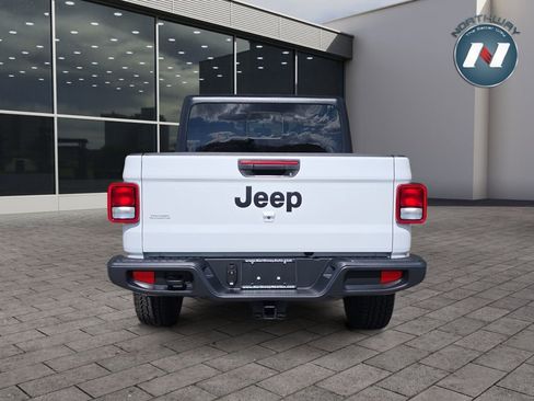 Used 2023 Jeep Gladiator Sport AWD/4WD image 4