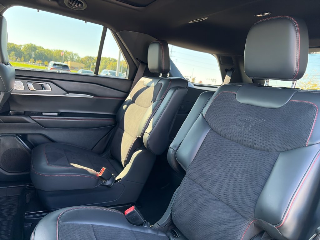 Used 2025 Ford Explorer ST AWD/4WD image 31