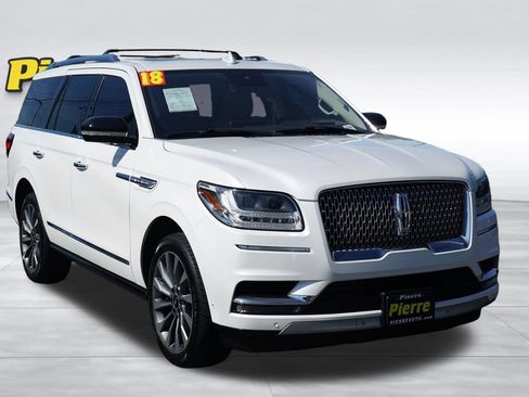 Used 2018 Lincoln Navigator Select w/ Technology Package AWD/4WD image 2