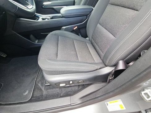 Used 2025 Chevrolet Traverse LT FWD image 14