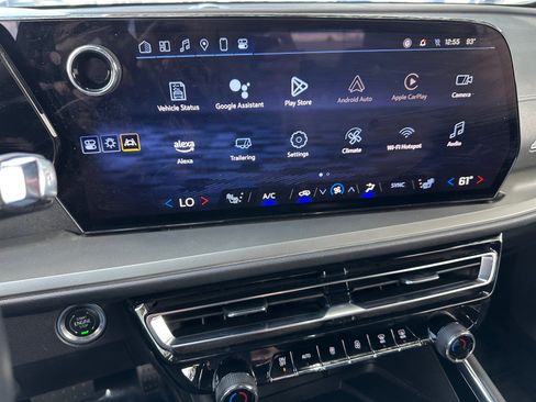 Used 2025 Chevrolet Traverse LT FWD image 20