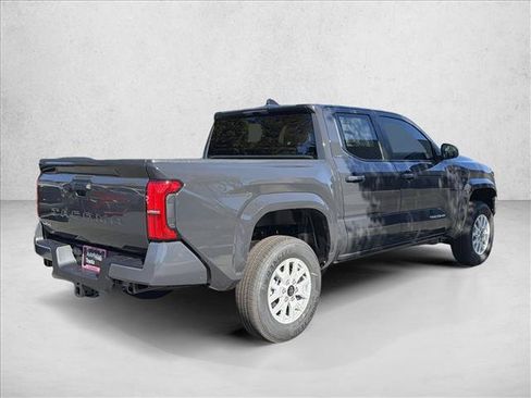 Used 2025 Toyota Tacoma SR5 AWD/4WD image 5