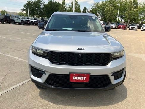 Certified 2023 Jeep Grand Cherokee Limited w/ Luxury Tech Group II AWD/4WD image 2