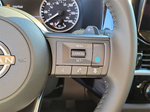 New 2025 Nissan Pathfinder SV image 6