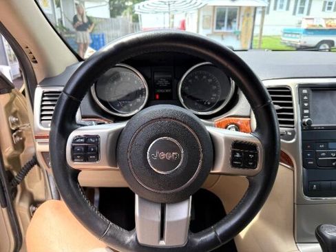 Used 2011 Jeep Grand Cherokee Limited w/ Trailer Tow Group image 22