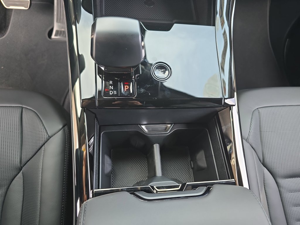 New 2026 Land Rover Range Rover Sport SV AWD/4WD image 26
