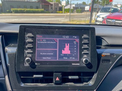 Used 2022 Toyota Camry SE FWD image 16