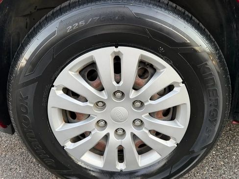 Used 2012 Kia Sedona LX image 35