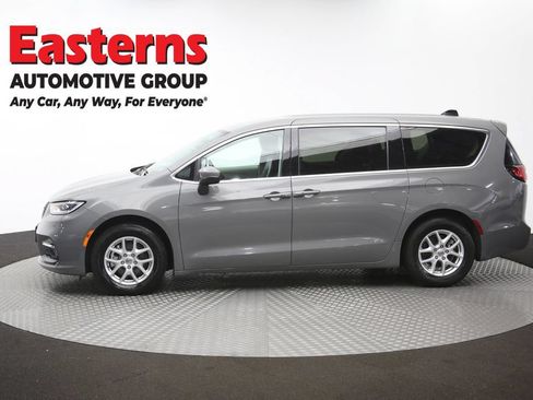 Used 2023 Chrysler Pacifica Touring-L FWD image 59