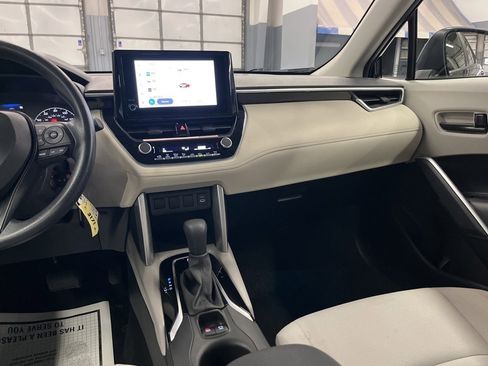 Used 2023 Toyota Corolla Cross L image 19