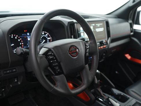 Used 2025 Nissan Frontier PRO-4X w/ Pro Premium Package image 19