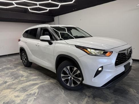 Used 2024 Toyota Highlander XLE image 5