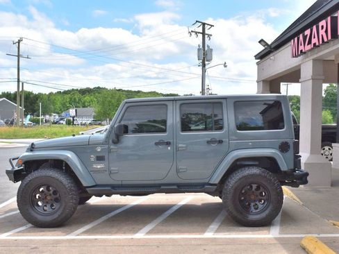 Used 2015 Jeep Wrangler Unlimited Sahara w/ Connectivity Group AWD/4WD image 5