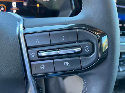 Used 2025 Chevrolet Colorado ZR2 w/ Midnight Edition image 15