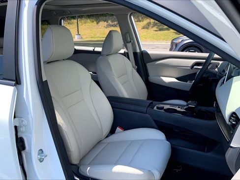 Used 2025 Nissan Rogue SV w/ SV Premium Package AWD/4WD image 7