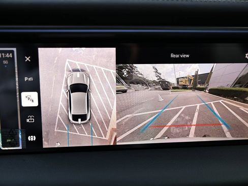 New 2025 Porsche Macan Electric image 39