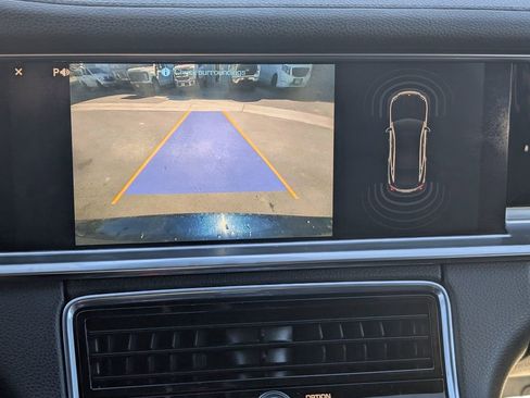 Used 2017 Porsche Panamera 4 w/ Premium Package image 19