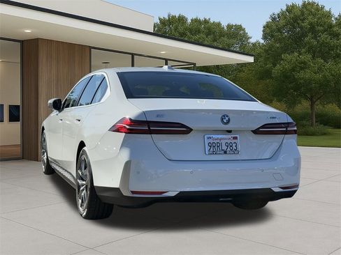 Used 2025 BMW i5 xDrive40 w/ Premium Package image 10